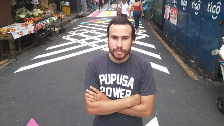 Rodolfo Díaz, el muralista que transformó las calles de San Salvador