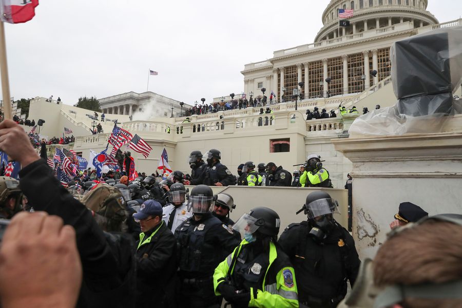 Simpatizantes de Trump causaron disturbios en el Capitolio y desataron una crisis